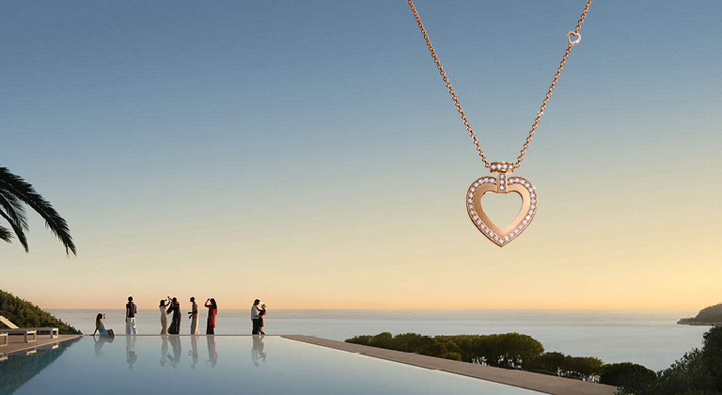 FRED pretty woman hart necklace on a ocean background.